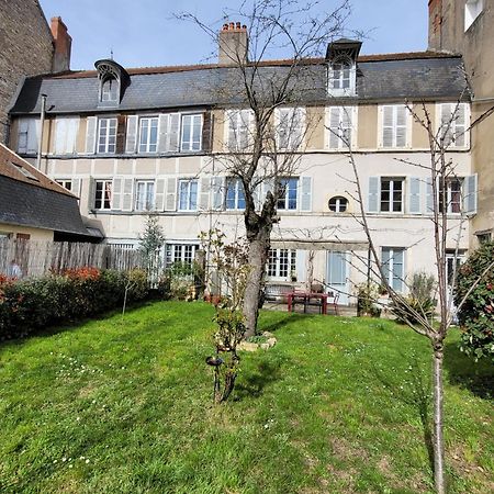 La Cour Du Chateau La Charite-sur-Loire Exterior photo