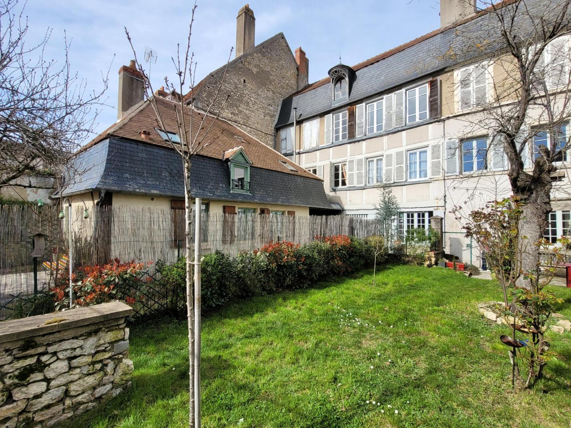 La Cour Du Chateau La Charite-sur-Loire Exterior photo